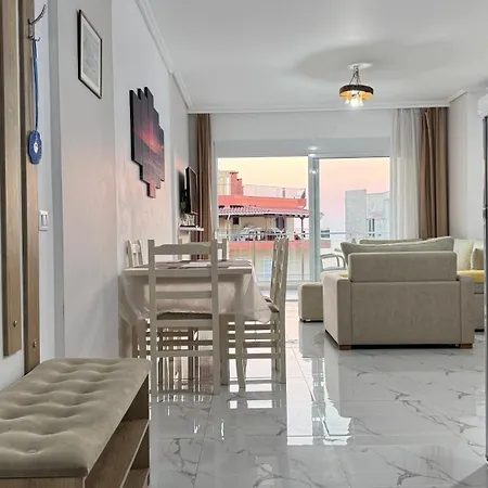 Orges - Top-lage In Mit Balkon Und Meerblick