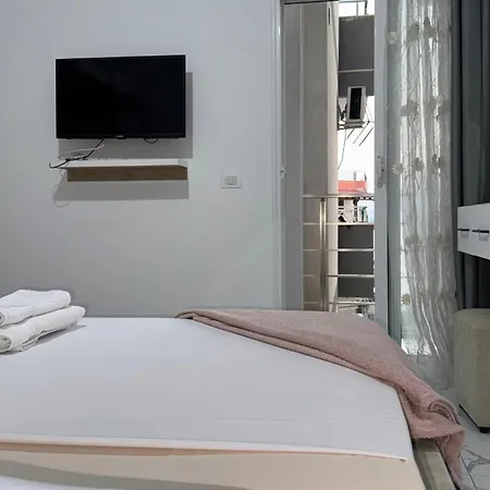 Orges - Top-lage In Mit Balkon Und Meerblick Appartement